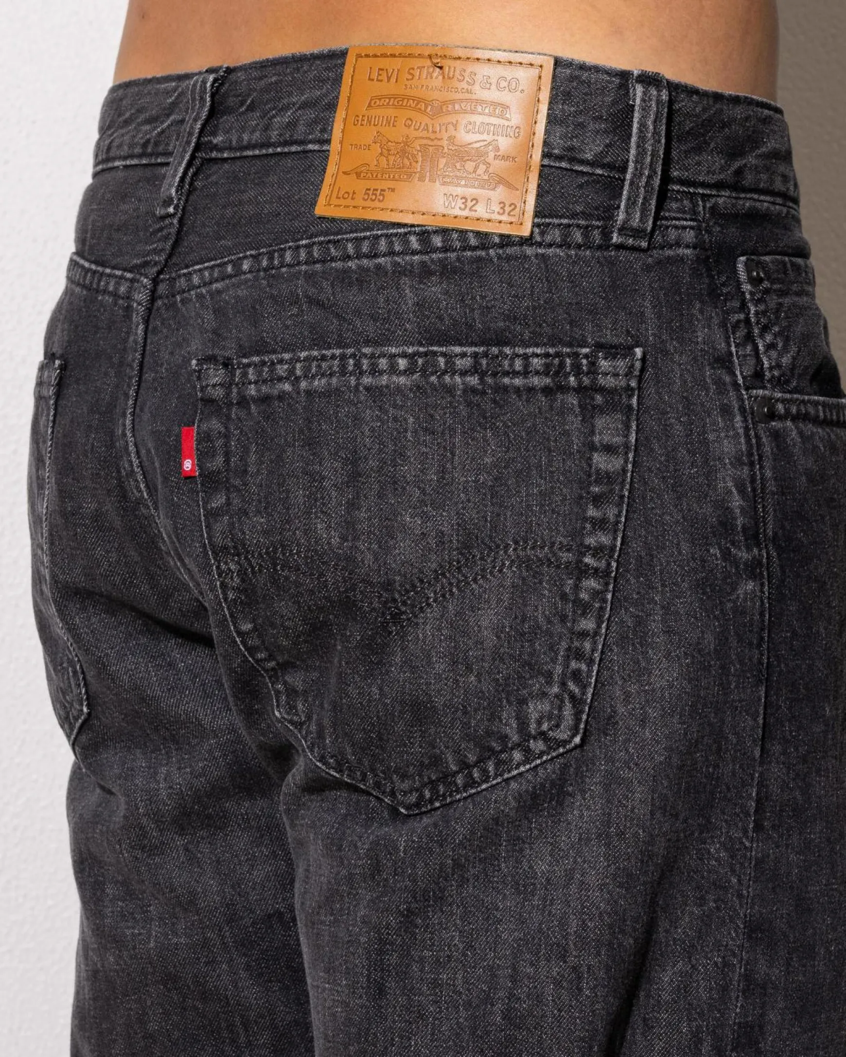 555 Relaxed Straight Jeans