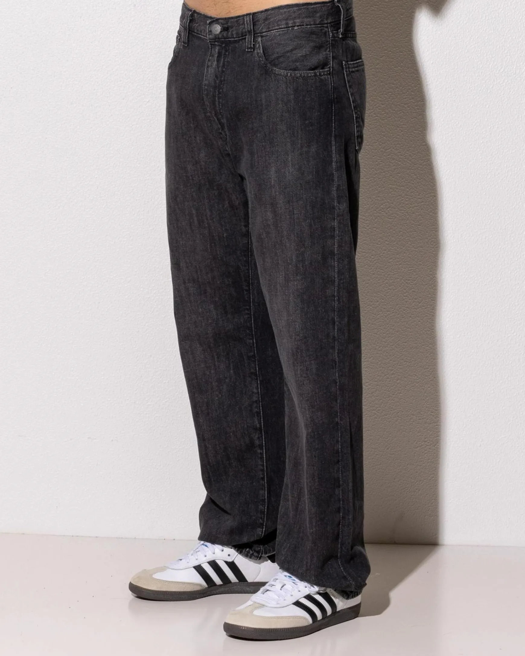 555 Relaxed Straight Jeans