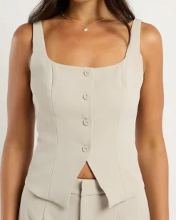 Elle Vest