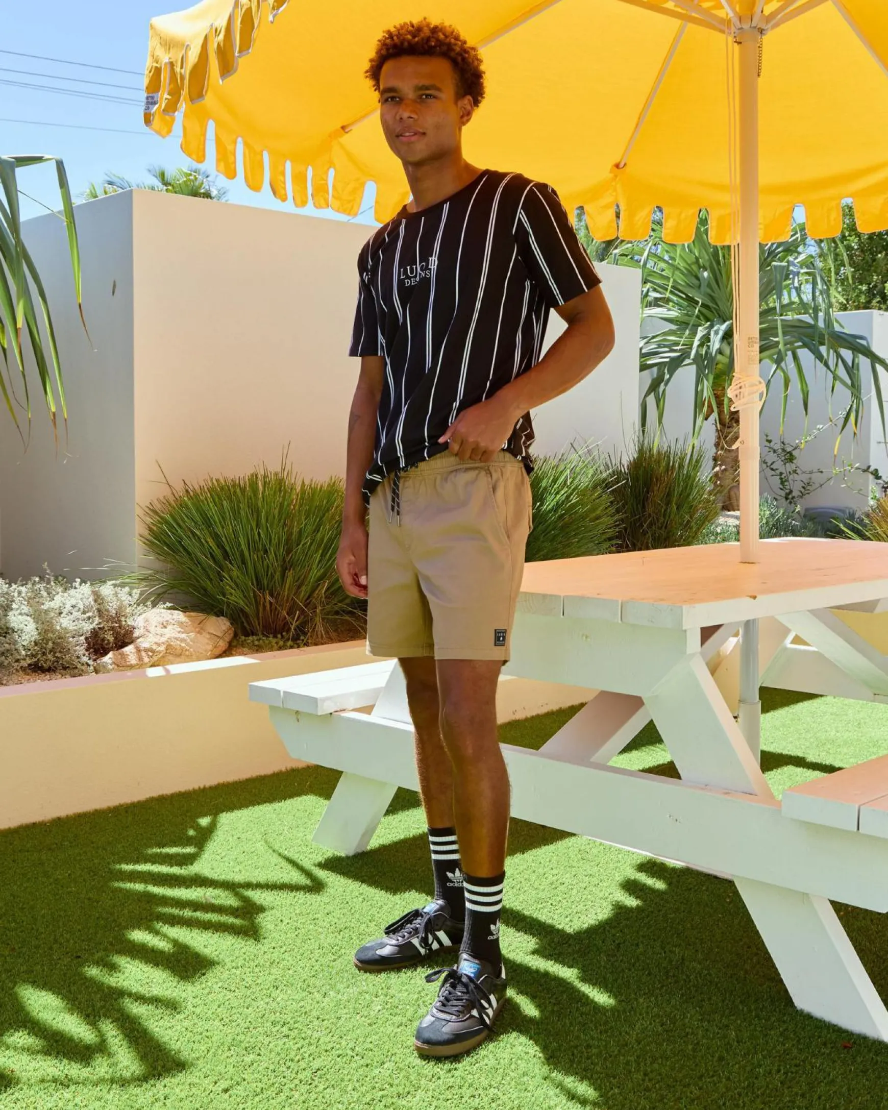 Lever Elastic Waist Shorts